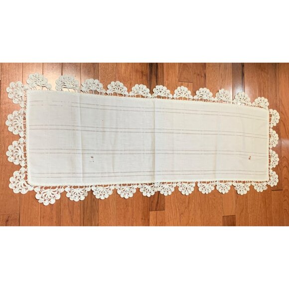 Elegant White Lace Trimmed Table Runner - 36"x15" - Set of 2 - Picture 7 of 11